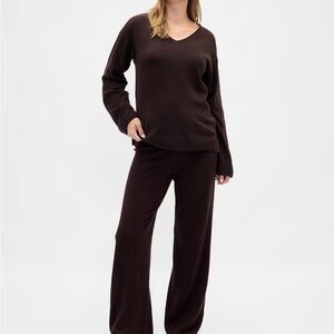 NWOT GAP Terra Brown Cash Sift Sweater Pants. Size M/T